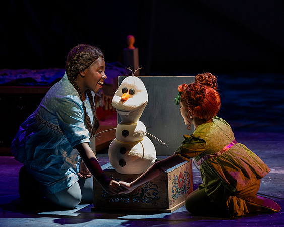 018_Frozen performance_kids