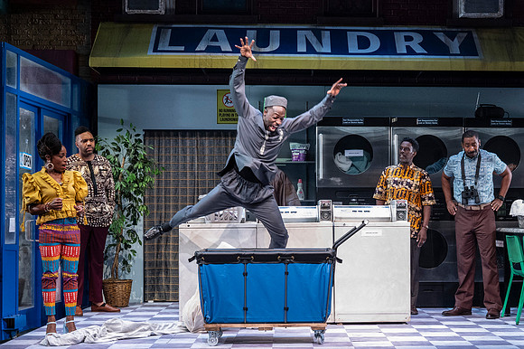 082_Merry Wives_press