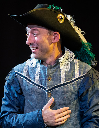 003_Cyrano_press