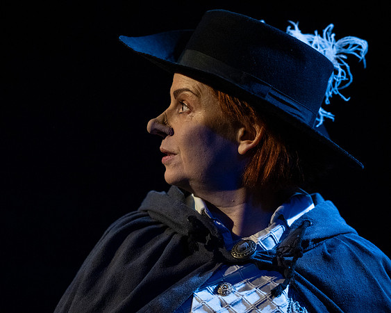 056_Cyrano_press