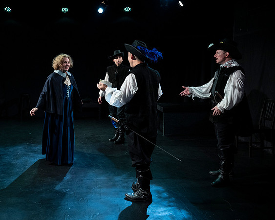068_Cyrano_press