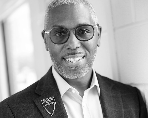 040_HGVentures_onsite_bw