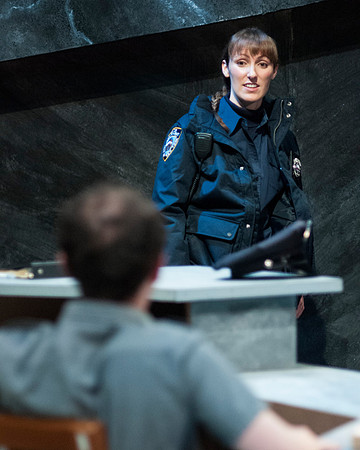 042_Lobby Hero
