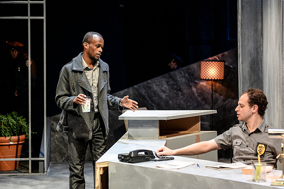 093_Lobby Hero