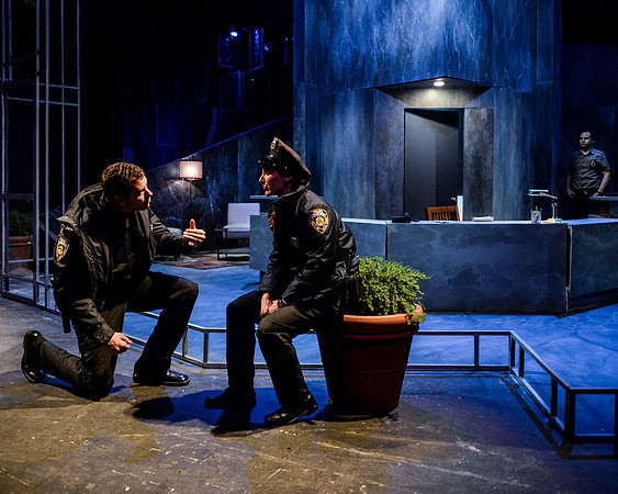 076_Lobby Hero