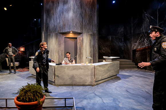 127_Lobby Hero