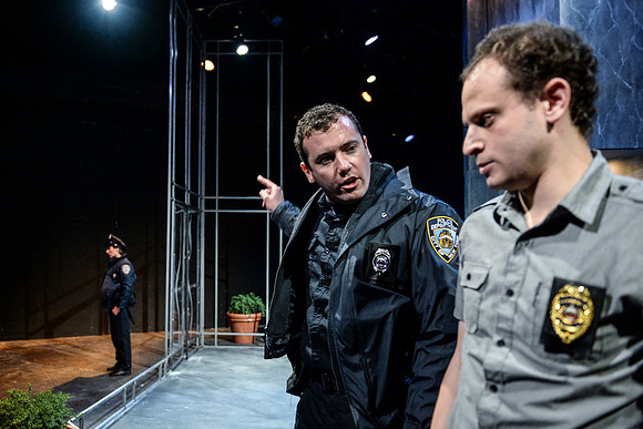 063_Lobby Hero