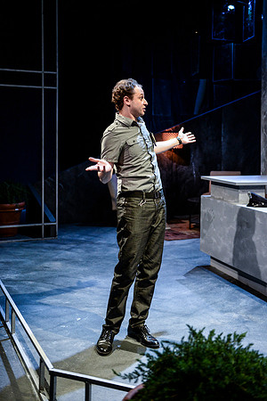 113_Lobby Hero