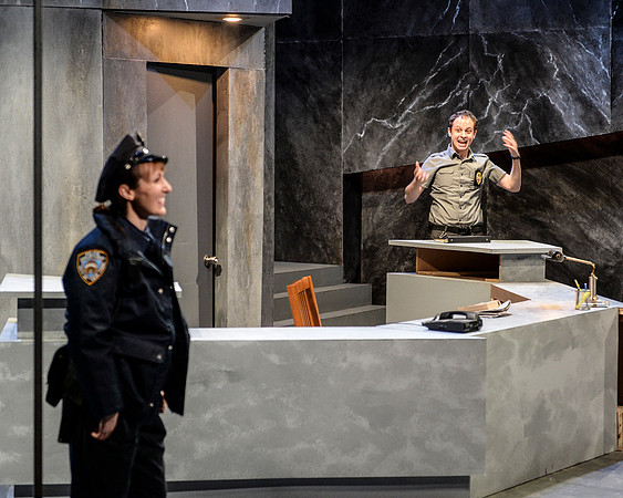031_Lobby Hero