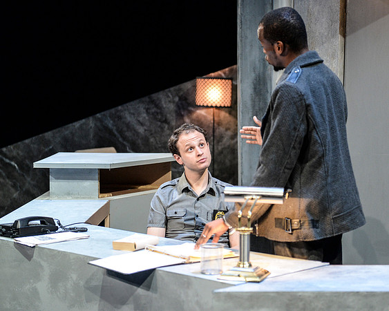 005_Lobby Hero