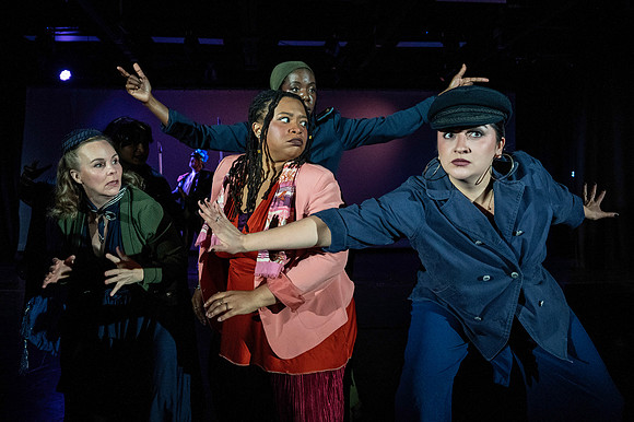 023_Lysistrata_full set