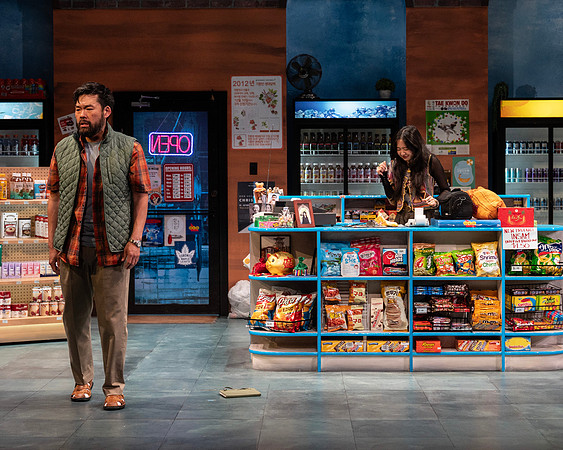 036_Kim's Convenience_press