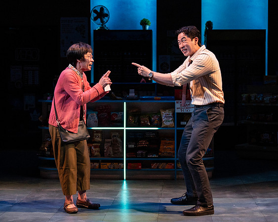 045_Kim's Convenience_press