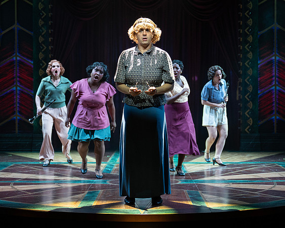 097_Some Like It Hot_press