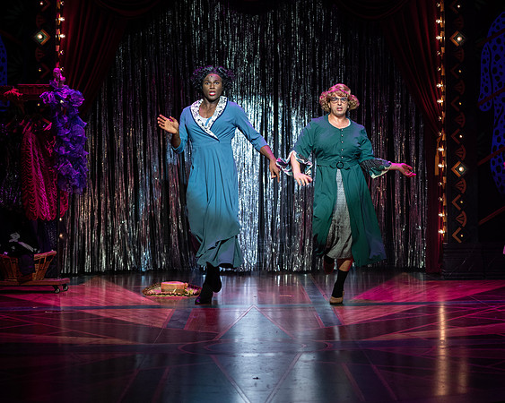 023_Some Like It Hot_press