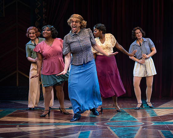 093_Some Like It Hot_press