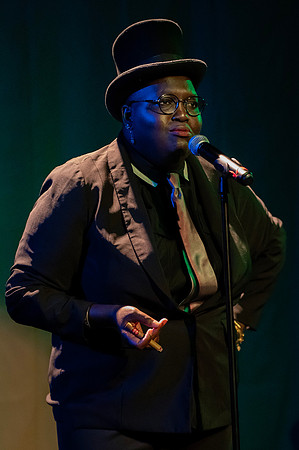 056_Coming to America_press