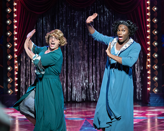 024_Some Like It Hot_press