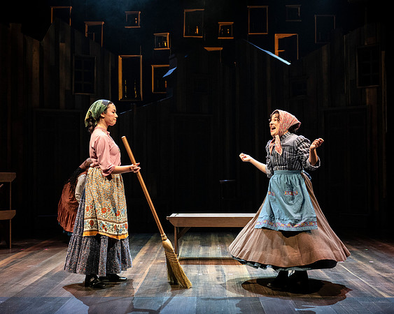 037_Fiddler on the Roof_full set