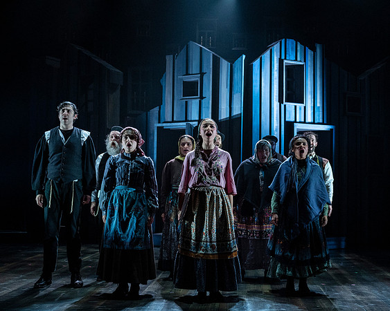 257_Fiddler on the Roof_full set