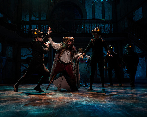 022_Beauty and the Beast_setups2_press