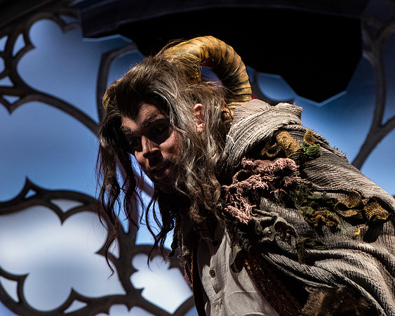 003_Beauty and the Beast_setups2_press